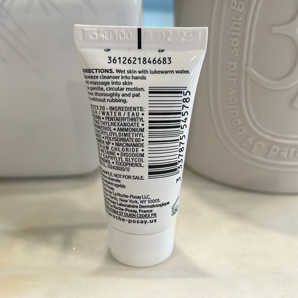 PICK 3/$15 LA ROCHE-POSAY Hydrating gentle cleanser mini, 0.5oz - Picture 2 of 3